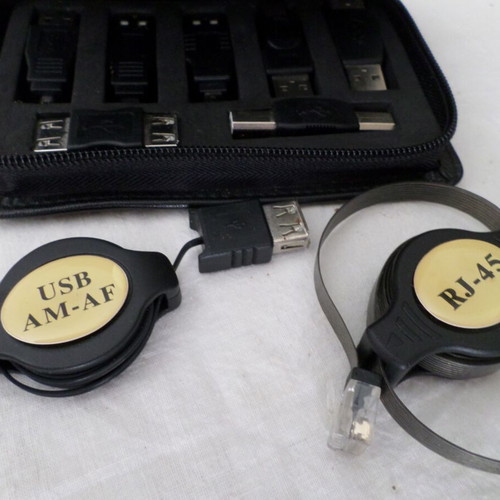 USB adapter case like new with 10 adapters and 2 cables