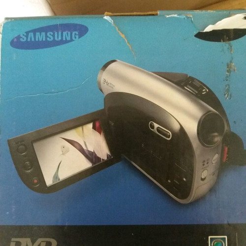 Samsung handheld videocamera black and silver new