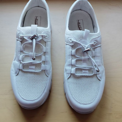 Medicus white sports shoes size 40 like new natural leather and textile