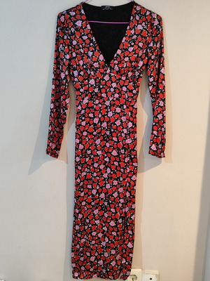 Bershka women's dress size S red floral with side cut, like new