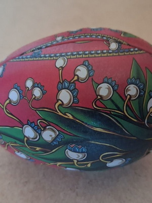 Egg-shaped box like new with floral and geometric painting