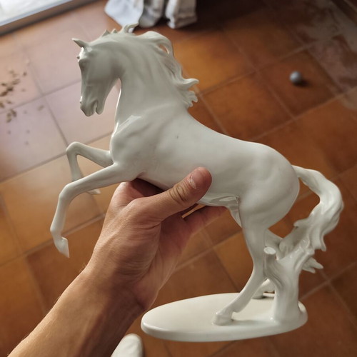 Porcelain decorative horse in excellent condition