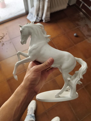 Porcelain decorative horse in excellent condition