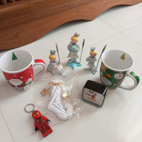 Mugs new with Christmas boot gift and keychain