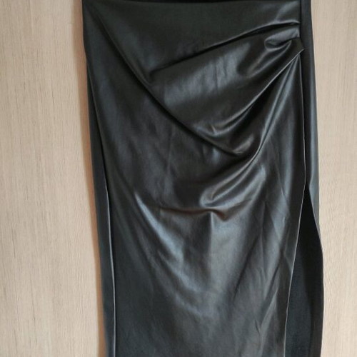 Black leather skirt like new, size M