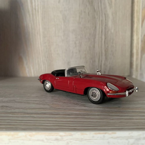 Jaguar E-Type Cabriolet 1961 used metal model