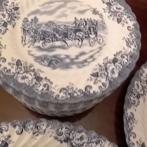 Dinnerware set like new