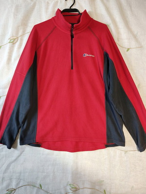 Berghaus men's fleece 1/4 zip size XL like new, red