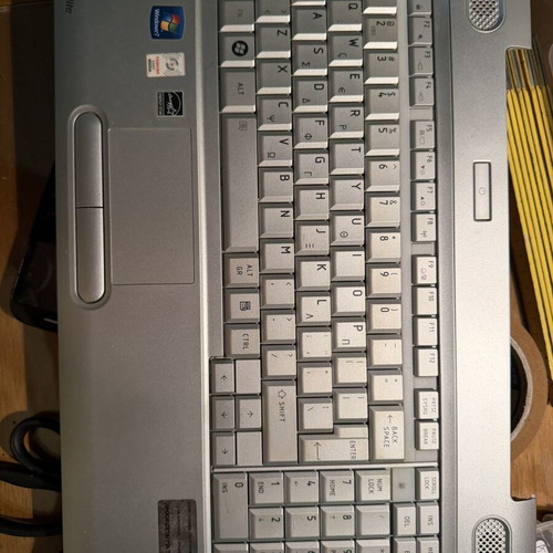 Toshiba Satellite L500 A500 keyboard and top case with touchpad like new