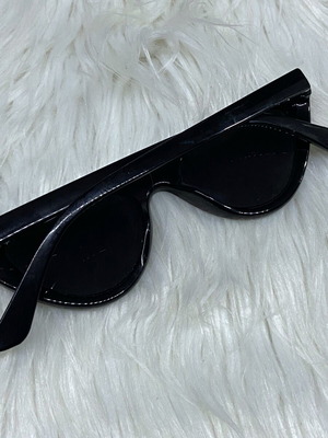 Black sunglasses like new