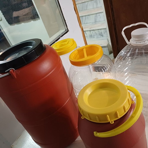 Plastic food containers set of 5, new