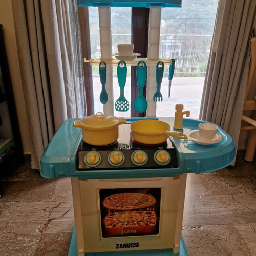 Zanussi play kitchen used with plastic accessories