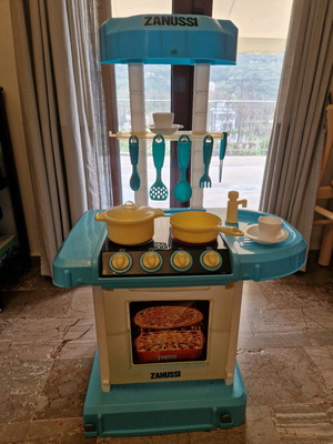 Zanussi play kitchen used with plastic accessories