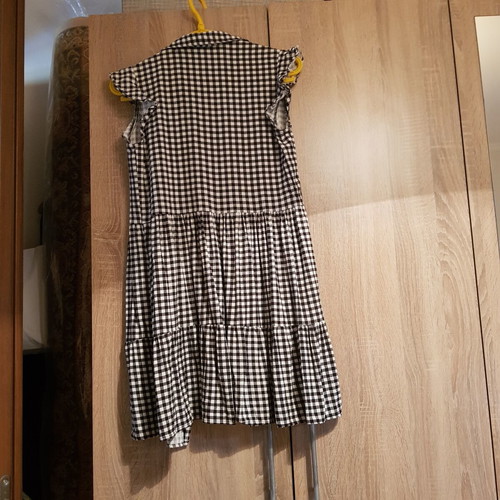 Stradivarius dress used, size M, black and white, with ruffles and buttons