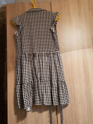 Stradivarius dress used, size M, black and white, with ruffles and buttons