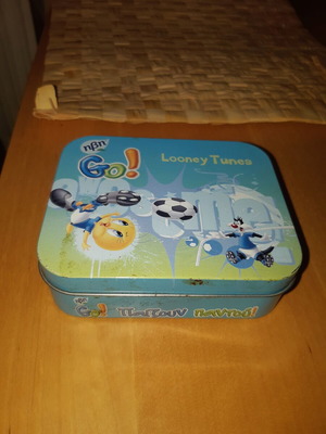 Metal box HBH Go! Looney Tunes used, collectible