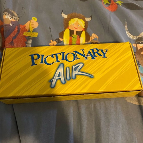 Pictionary Air board game like new
