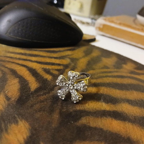 Oriflame flower ring new, silver color