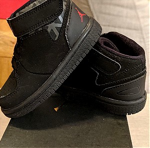 Αθλητικά βρεφικά Jordan Nike μαύρα