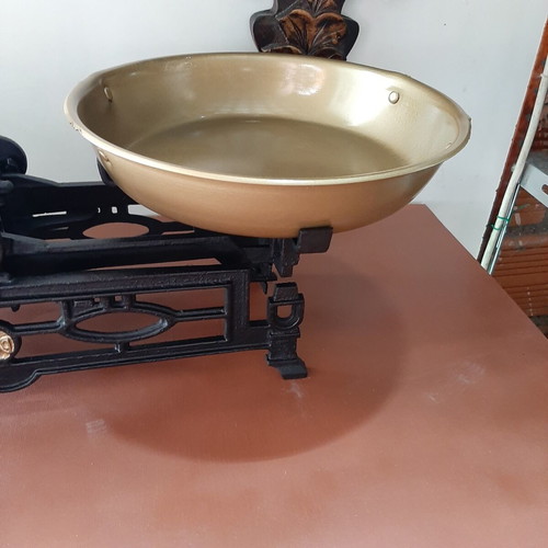 Old JE 5kg mechanical scale like new