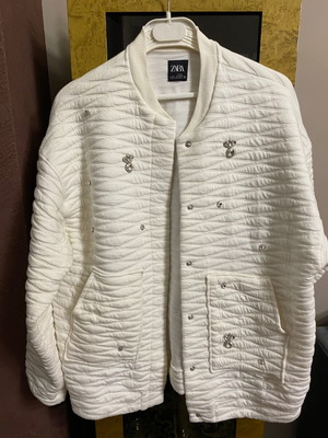 Zara bomber used, quilted with jewelry details, size M/L, white