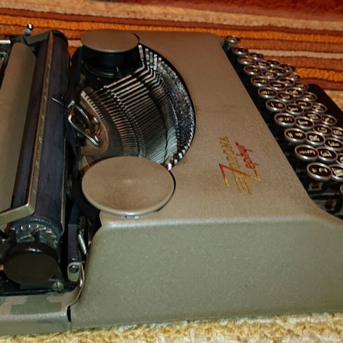 Corona Zephyr typewriter used, collectible vintage model