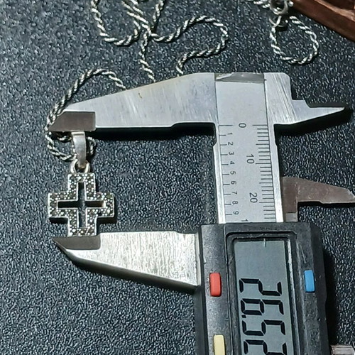 Silver cross with 925 chain used with missing stone