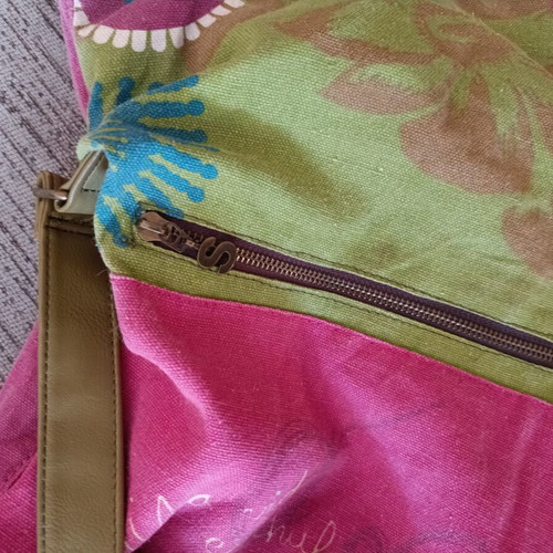 Desigual shoulder bag like new, pink and green