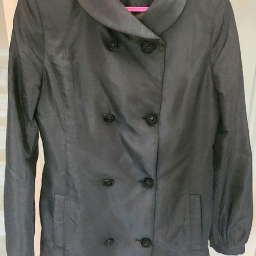Elegant evening coat by the brand Pinko, made of silk with embroidered buttons, very impressive