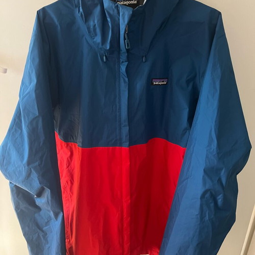 Patagonia Torrentshell men's rain jacket size L like new, blue