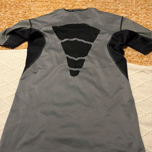 Nike women's shirt size L like new, black and gray