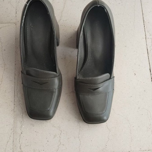 High heels used, khaki color, chunky heel, size 36