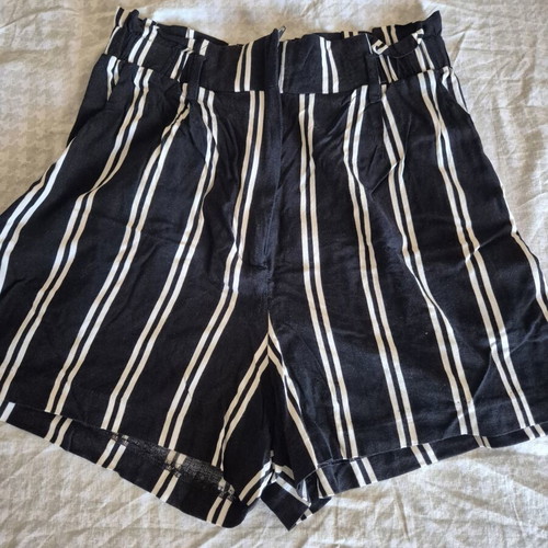 H&M short shorts used, size S, black and white