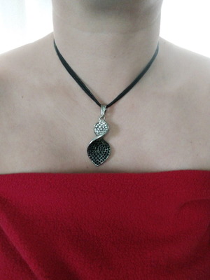 Necklace like new, impressive pendant jewelry