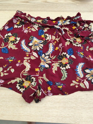 Stradivarius burgundy floral shorts
