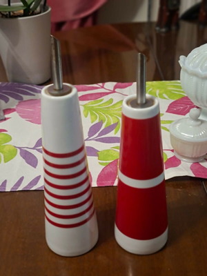 Salt & Pepper oil and vinegar set like new