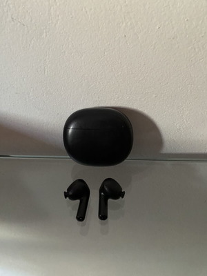 Xiaomi Redmi Buds 4 Active black wireless earbuds