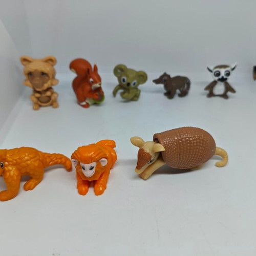 Kinder Natoons collectible set of 8 animal figures like new