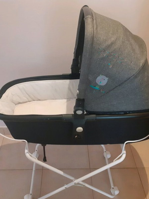 Baby bassinet used with missing top part with zipper
