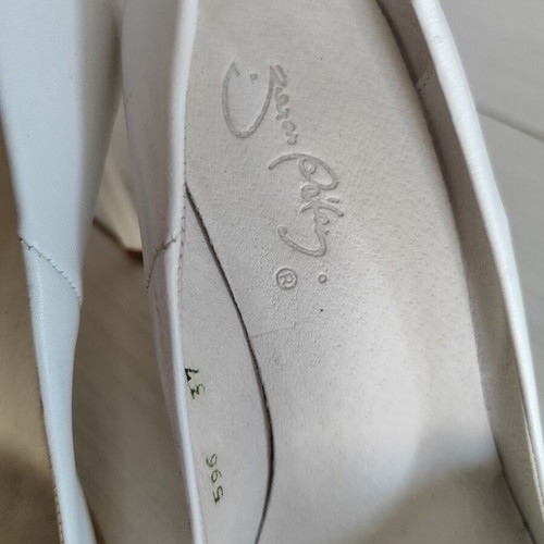 Vintage white pointed heels Italy new, leather