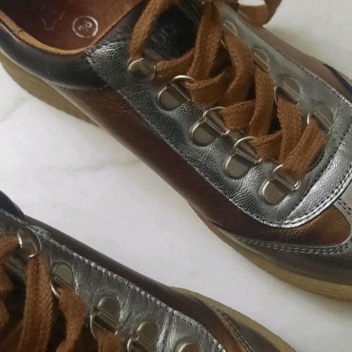 Doca Leather Shoes Size 36 Like New Brown and Silver