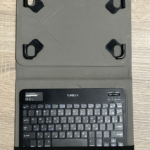 Tablet case with keyboard like new, Bluetooth, fits 9"-11" tablets