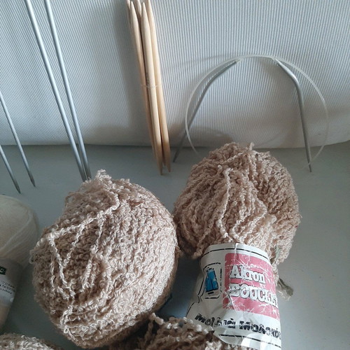 Knitting set used with needles and yarn