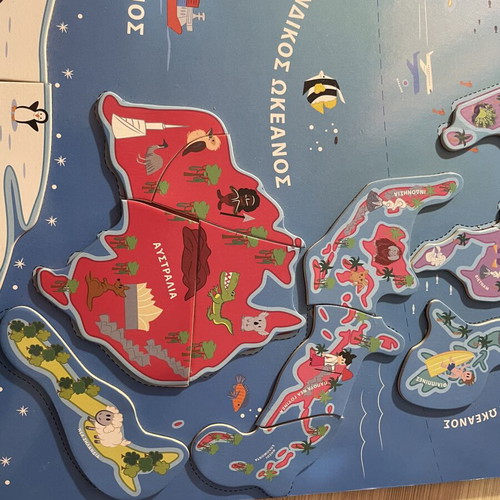 Magnetic World Map puzzle like new, 45cm x 75cm, missing Japan piece