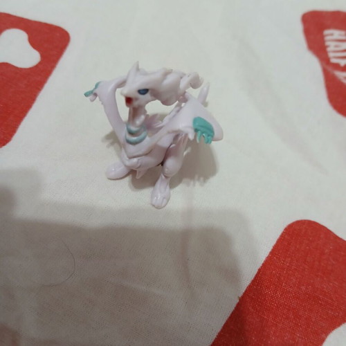 Reshiram mini figure Pokemon