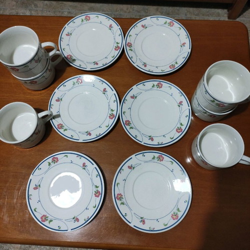 Tea cups like new, set of 6 with saucers