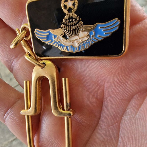 Greek Special Forces Commando keychain with motto 'O Tolmon Nika'