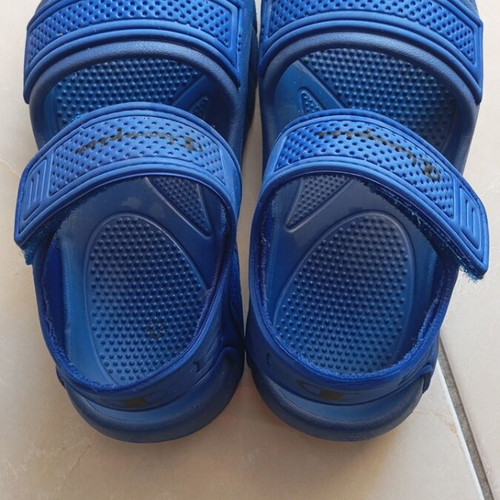 Champion Kids Plastic Sandals like new, size 27, blue