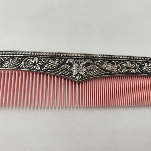 TsaTsara comb by Ioannis Douatzis like new, folk art sculpture