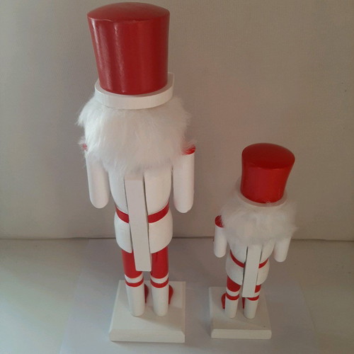 Wooden vintage nutcrackers like new, set of 2